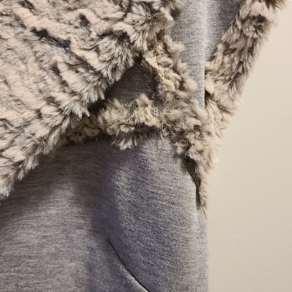 2/$35 Linea Domani warm vest / top - Picture 7 of 14